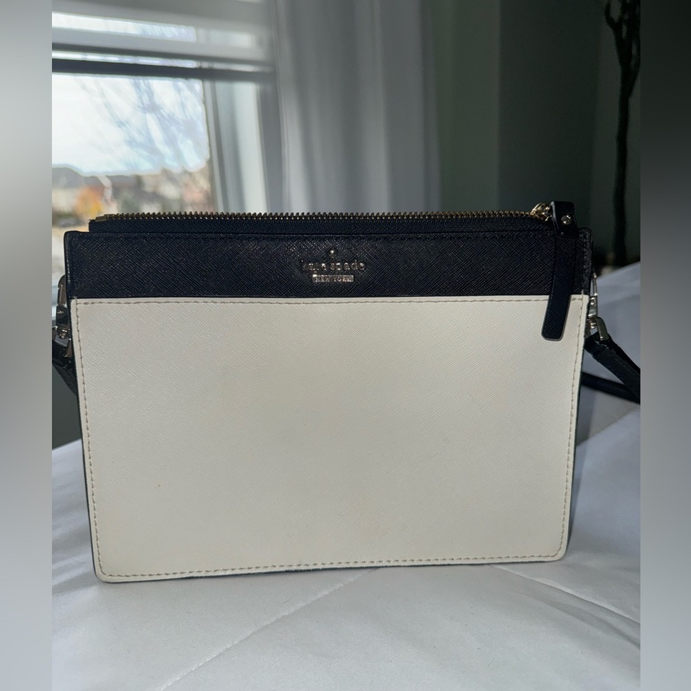 Kate Spade tri-tone Crossbody Purse . Black, cream with blush pink on sides.